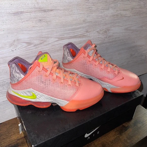 Nike LeBron 19 XIX Low Basketball Shoes - Men’s Size 6.5 //// Women’s Size 8 - Picture 1 of 9